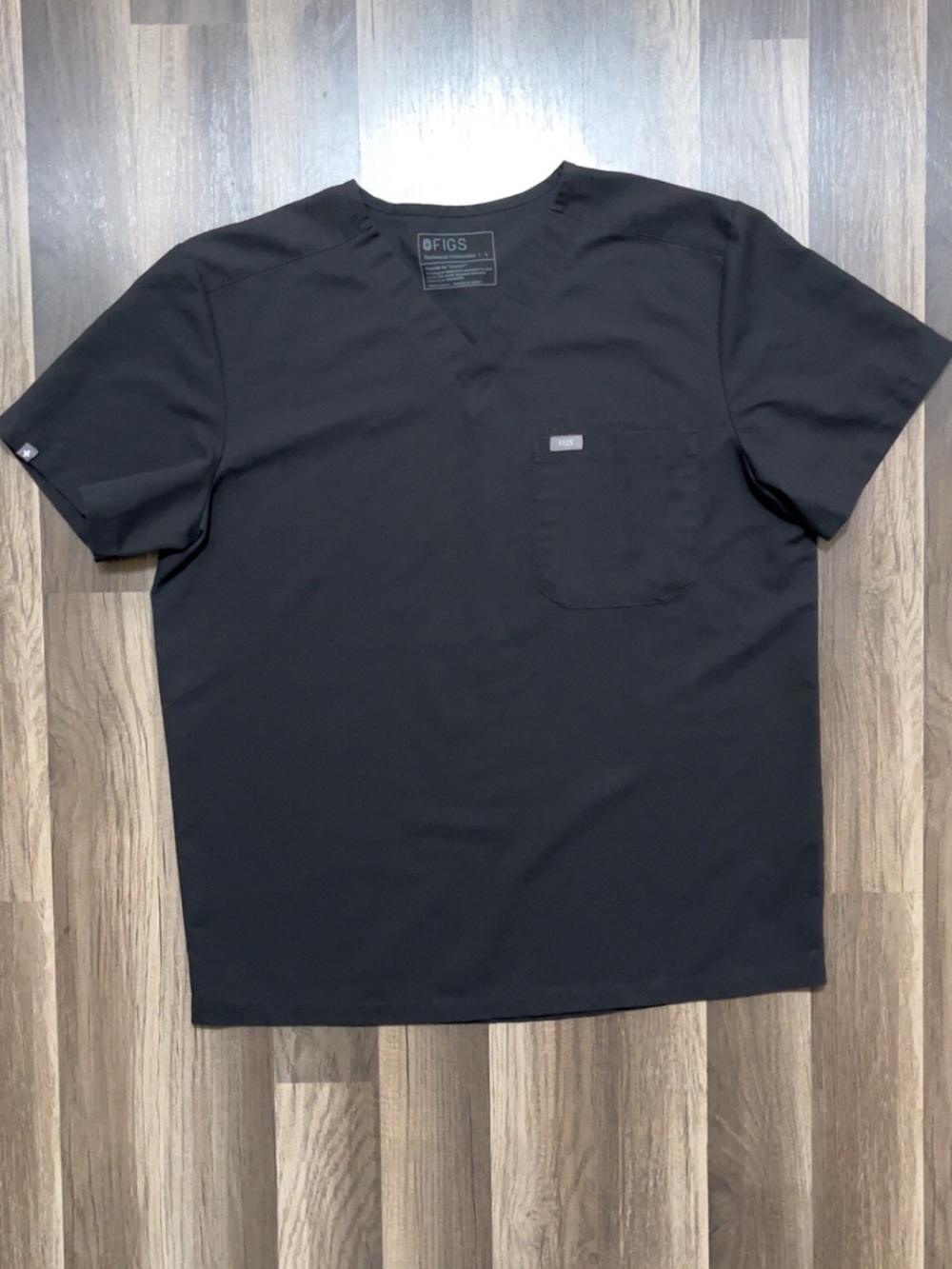 FIGS Leon Three-Pocket Scrub Top Men’s Large Black Shirt
